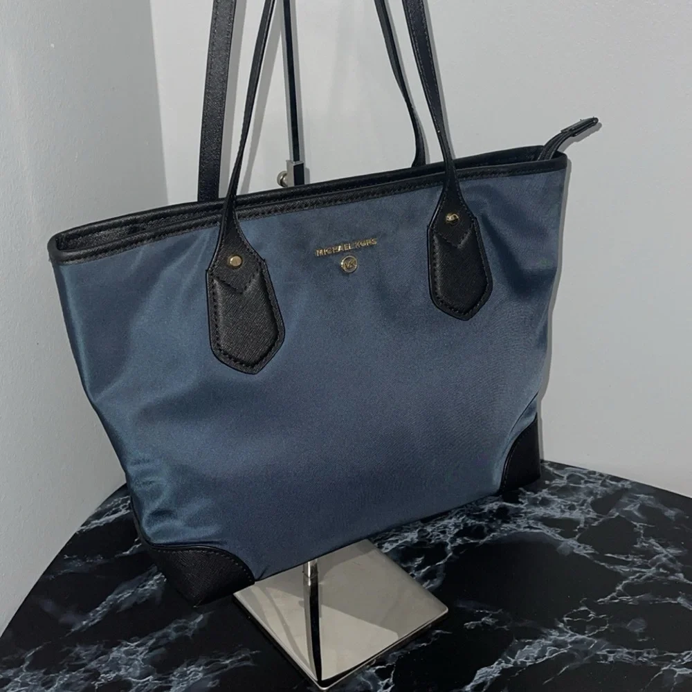 MICHAEL KORS Eva Top Zip Tote Nylon Bag Navy Gold Hardware AUTHENTIC - Picture 9 of 15